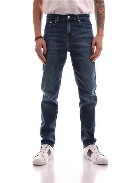 TAPERED JEANS CON FIBRE RICICLATE