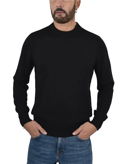 MAGLIA GIROCOLLO A COSTINE E LOGO SUL LATO POSTERIORE UOMO NERO