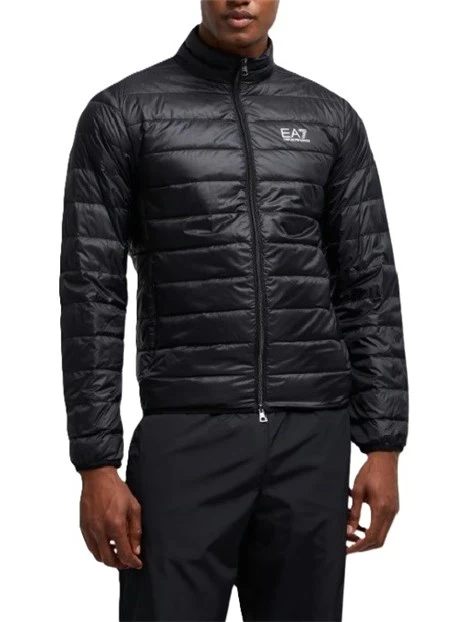 PIUMINO CON TRAPUNTATURA ORIZZONTALE E LOGO UOMO NERO