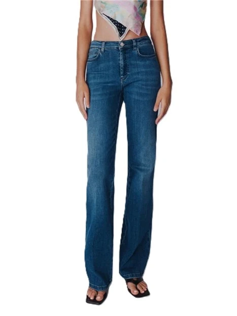 JEANS REGULAR CON PIEGA STIRATA ED ETICHETTA POSTERIORE IN PELLE DONNA BLU