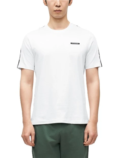T-SHIRT MANICA CORTA CON BANDIERINA E DETTAGLIO TAPE SULLE SPALLE UOMO BIANCO