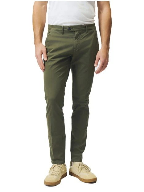 PANTALONE CHINO IN GARBADINA DI COTONE STRETCH UOMO VERDE