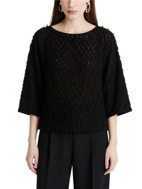 MAGLIA CON SCOLLO A BARCA IN FIL COUPÉ CON MANICA AL GOMITO DONNA NERO