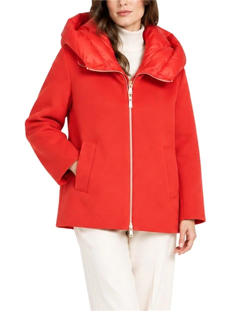 CAPPOTTO CORTO IN PANNO SOFT CON CAPPUCCIO ANTIGOCCIA RIMOVIBILE ROSSO