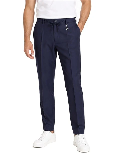 PANTALONI CHINO  CON PINCES E COULISSE IN VITA UOMO BLU