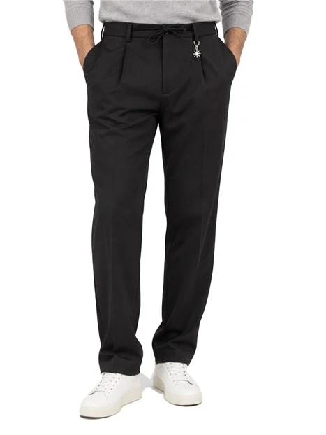 PANTALONI CHINO  CON PINCES E COULISSE IN VITA UOMO NERO