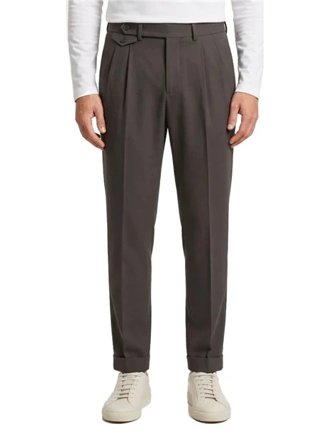 PANTALONI CHINO CON PINCES E RISVOLTO UOMO MARRONE
