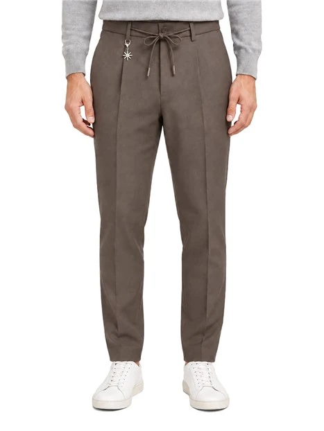 PANTALONI CHINO SARTORIALI CON COULISSE ED ELASTICO IN VITA UOMO MARRONE