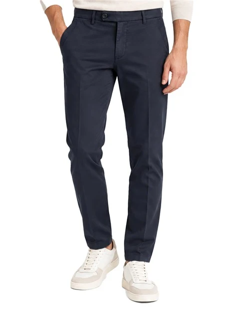 PANTALONI CHINO IN COTONE CON ETICHETTA POSTERIORE UOMO BLU