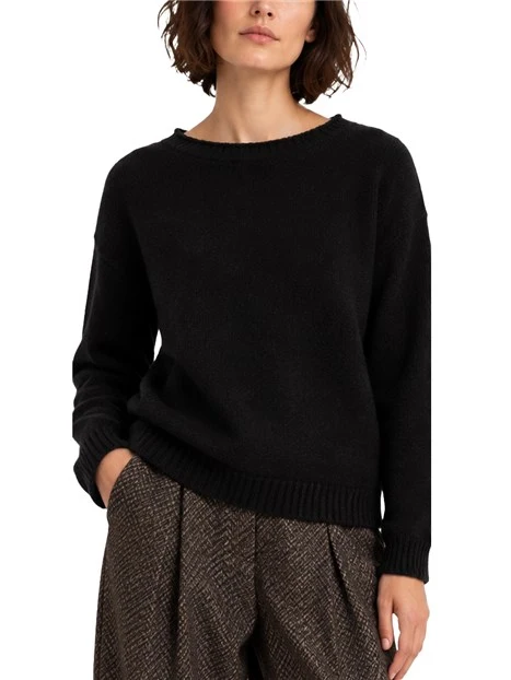 MAGLIA CON SCOLLO A BARCA E BORDI A COSTE DONNA NERO