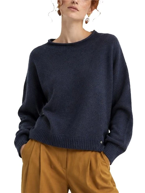MAGLIA CON SCOLLO A BARCA E BORDI A COSTE DONNA BLU
