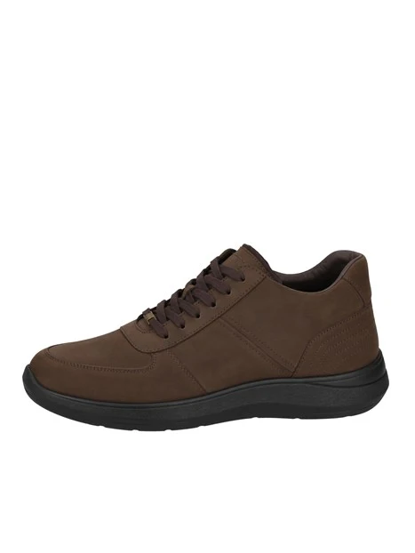 SNEAKERS BASSE IN PELLE NABUK CON DETTAGLI IMPUNTURATI UOMO MARRONE