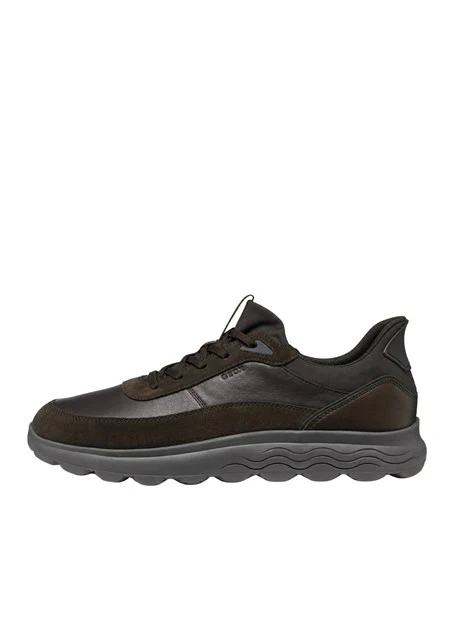 SNEAKERS BASSE CON INSERTI SCAMOSCIATI E SUOLA SAGOMATA UOMO MARRONE