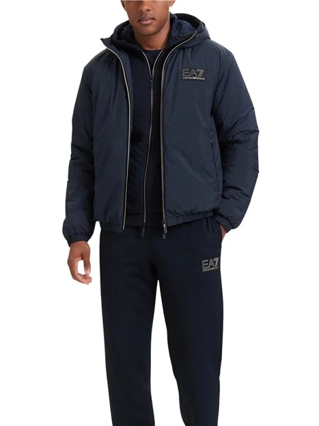 PIUMINO OVER CON CAPPUCCIO E LOGO UOMO BLU
