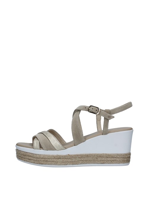 Nero Giardini With wedge GOLD