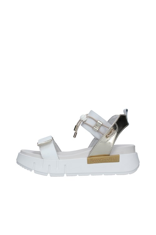 Nero Giardini With wedge GOLD
