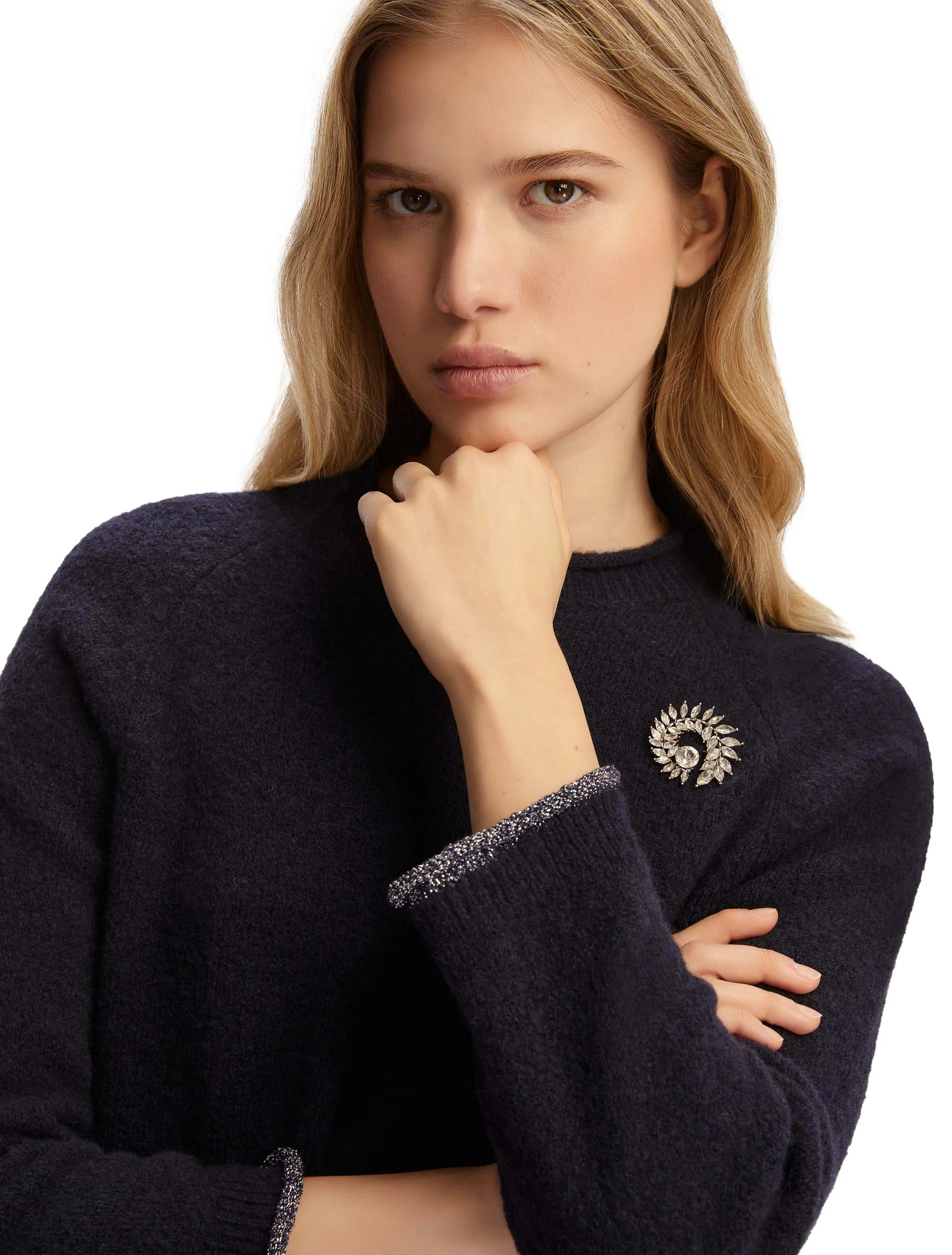 MAGLIA GIROCOLLO CON SPILLA GIOIELLO APPLICATA DONNA BLU
