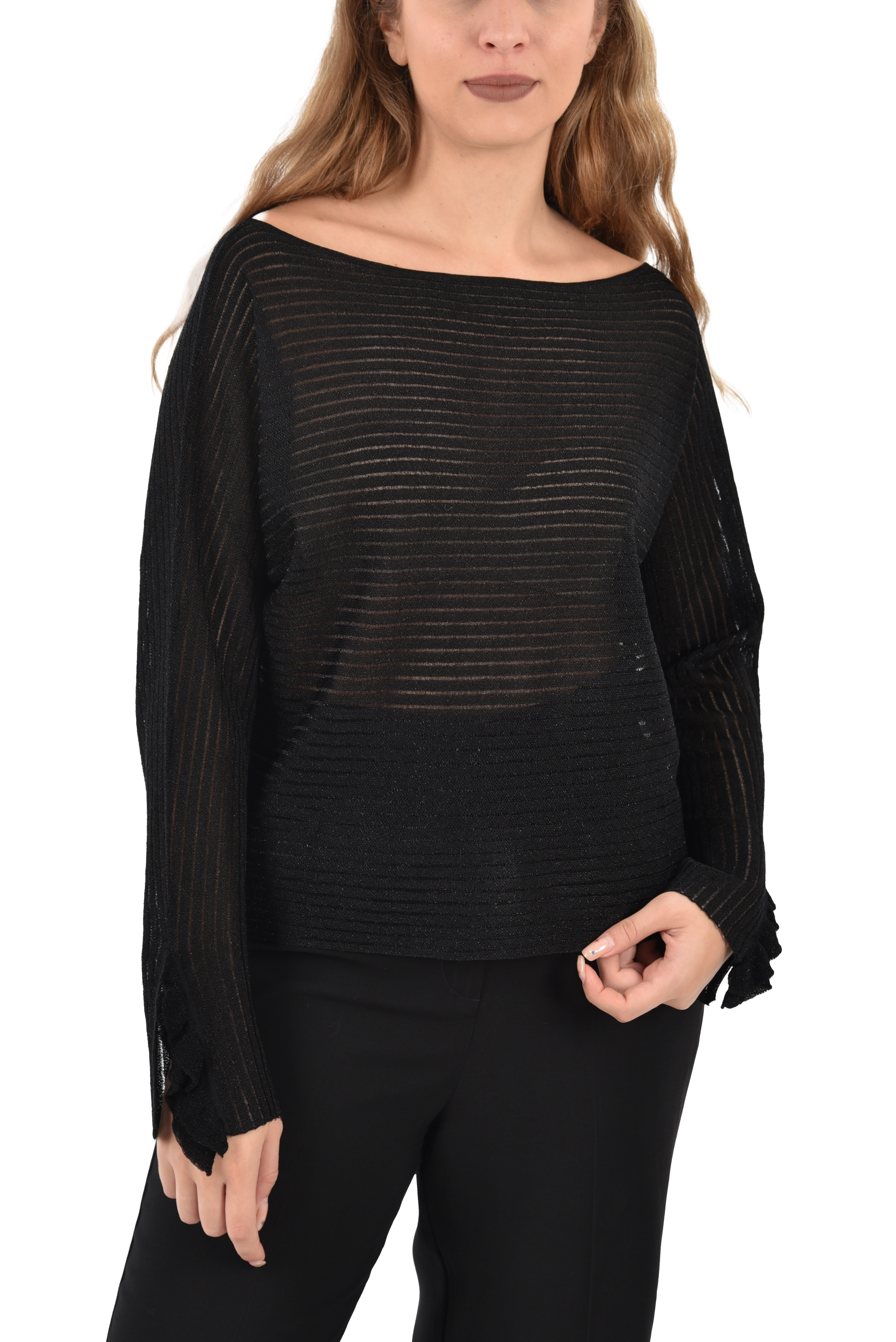 MAGLIA CON SCOLLA A BARCA E VOULANT SUI POLSI DONNA NERO
