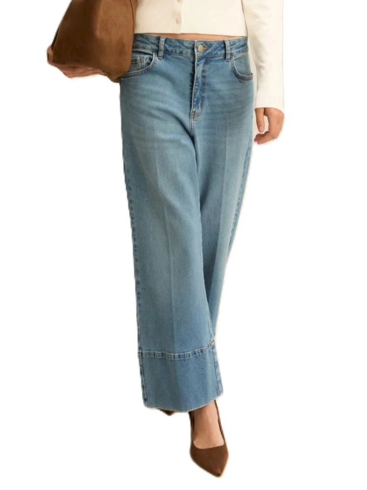 JEANS CROPPED FIT REGOLARE CON ETICHETTA POSTERIORE BLU CHIARO