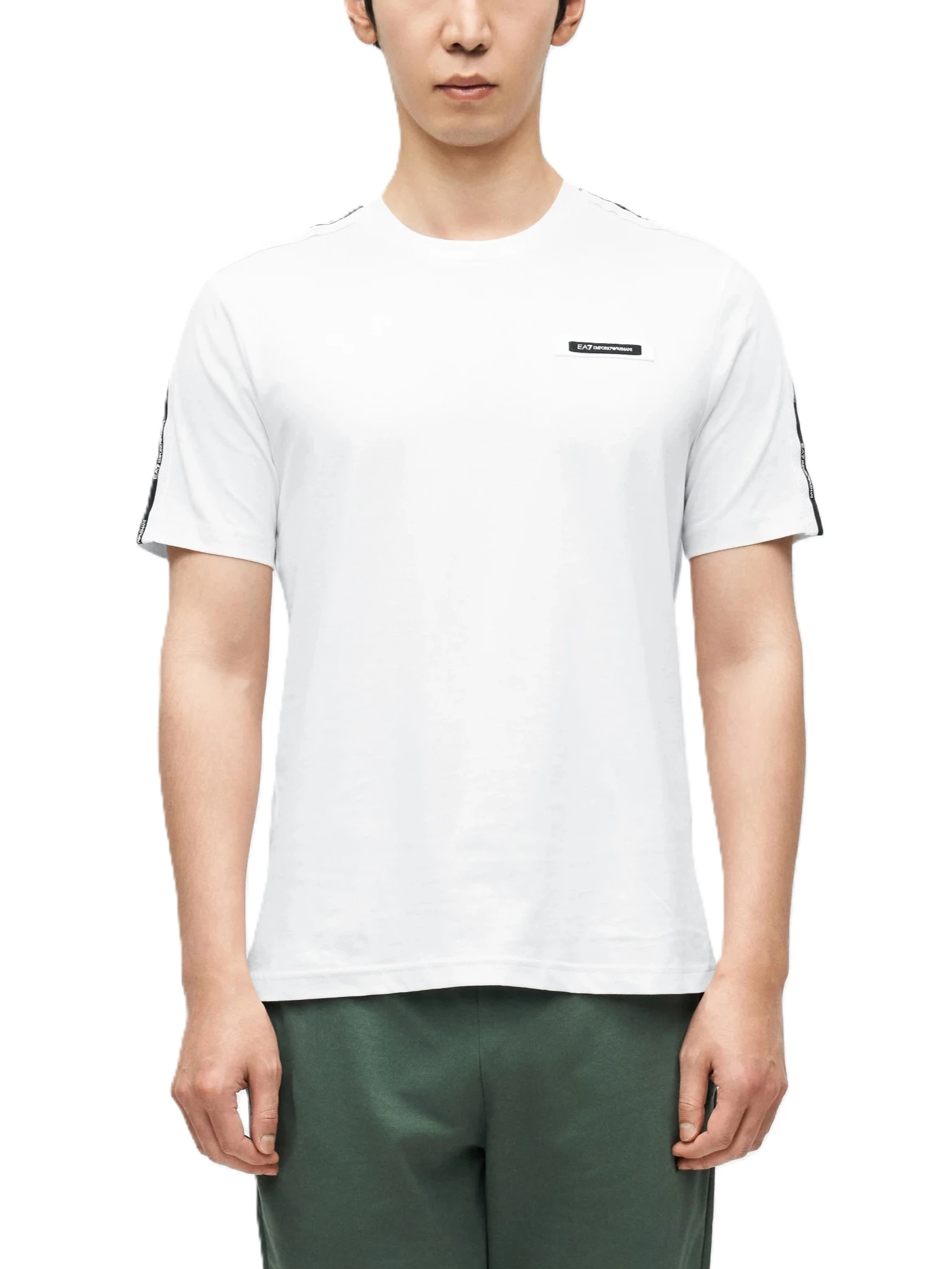 T-SHIRT MANICA CORTA CON BANDIERINA E DETTAGLIO TAPE SULLE SPALLE UOMO BIANCO