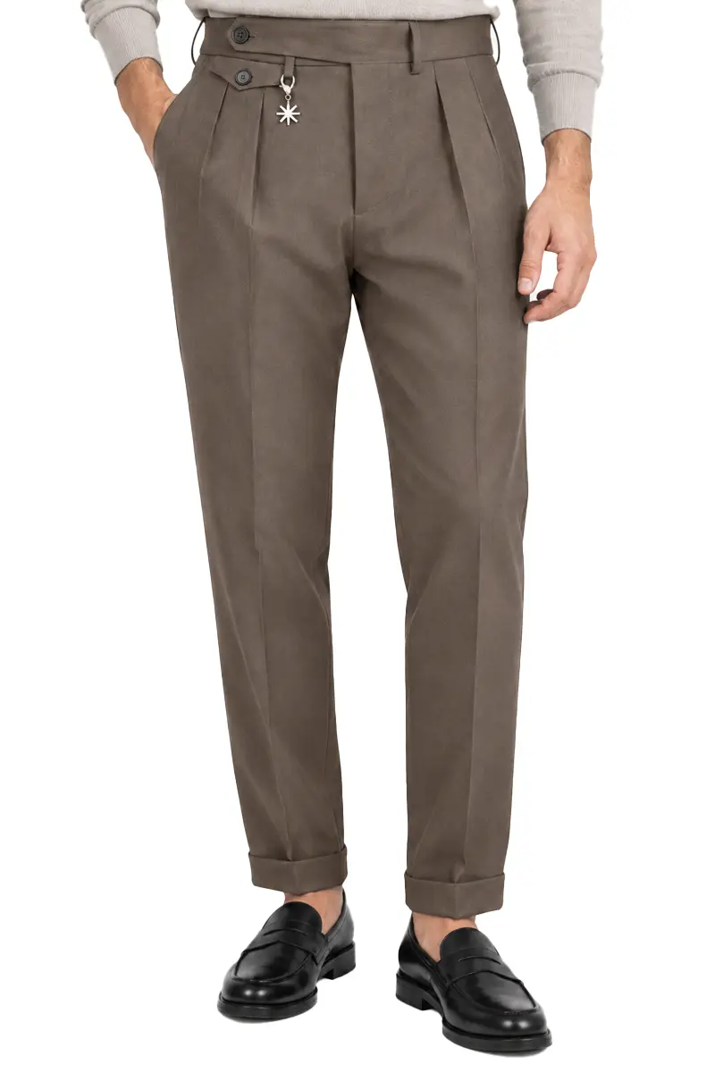 PANTALONI CHINO CON PINCES E RISVOLTO UOMO MARRONE