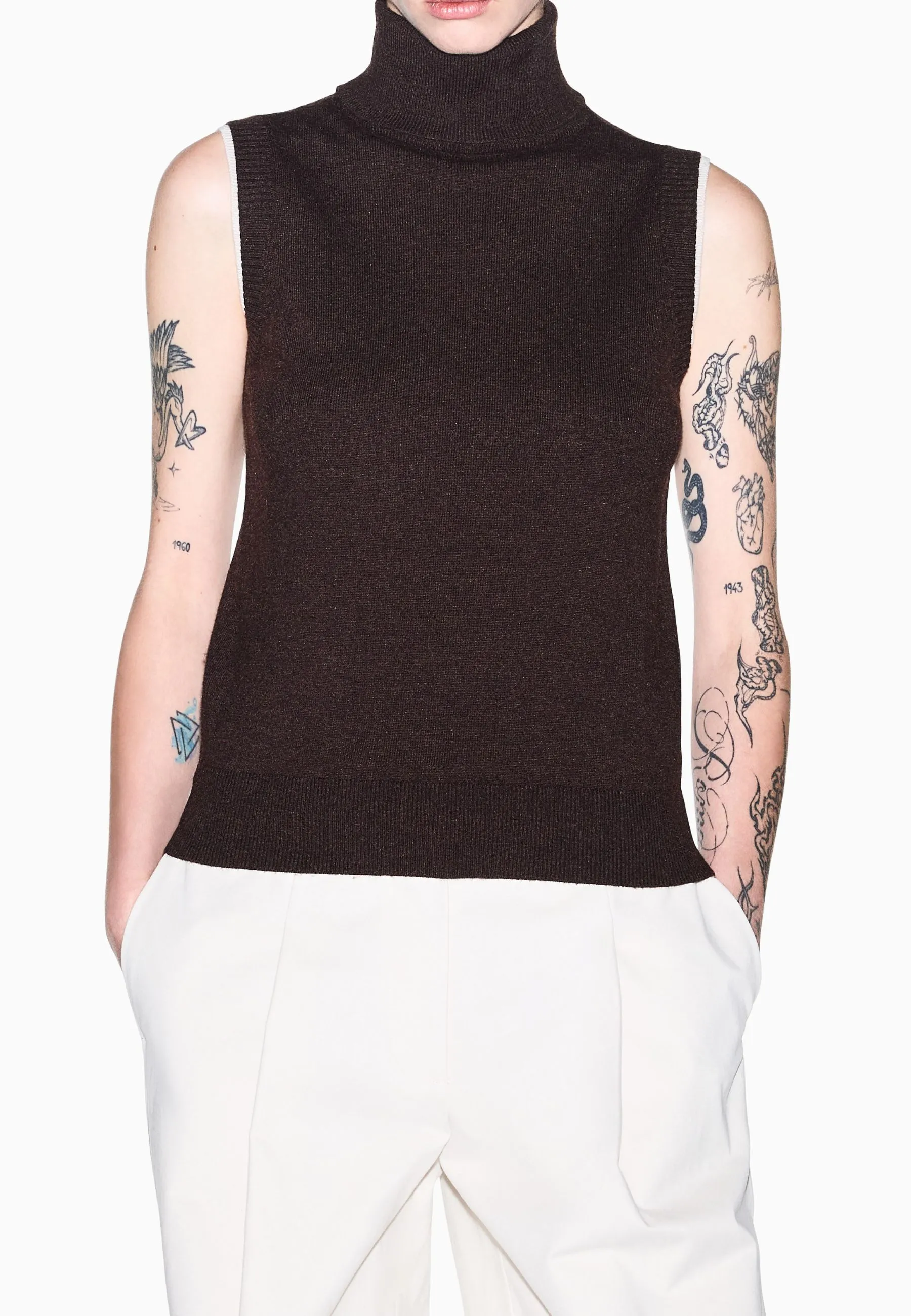 TOP IN MAGLIA CON COLLO ALTO SENZA MANICHE DONNA MARRONE