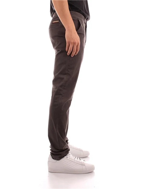 pantaloni chino