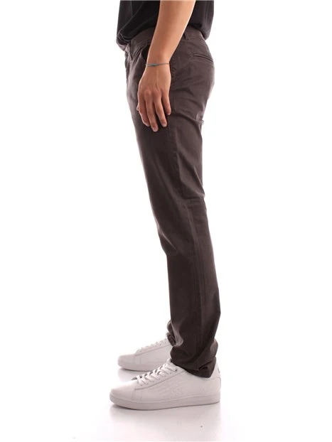 pantaloni chino