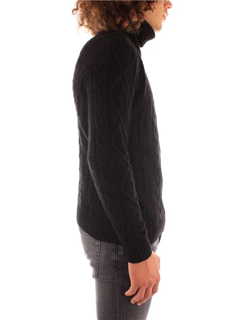 Maglione in lana a collo alto