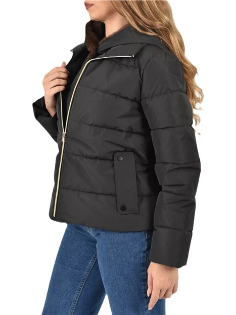 PIUMINO CORTO CON CAPPUCIO E TASCHE LATERALI DONNA NERO