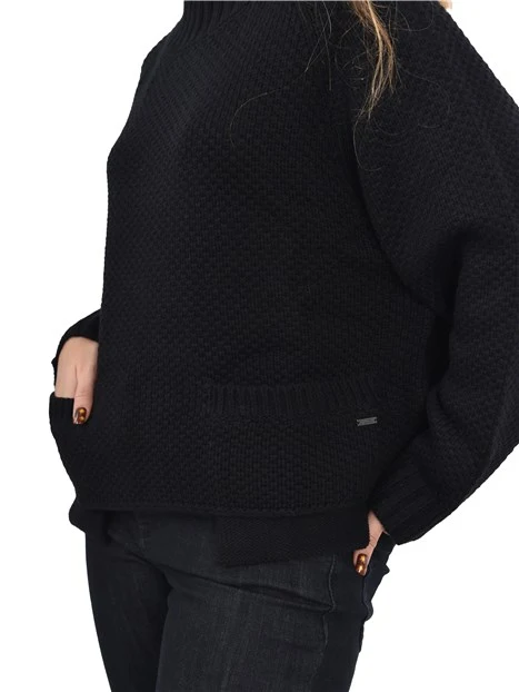 MAGLIA GIROCOLLO CON TASCHE FRONTALI A SACCO DONNA NERO