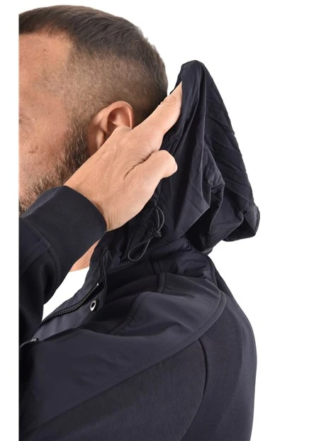 FELPA IN TESSUTO TECNICO CON CAPPUCCIO ESTRABILE UOMO BLU