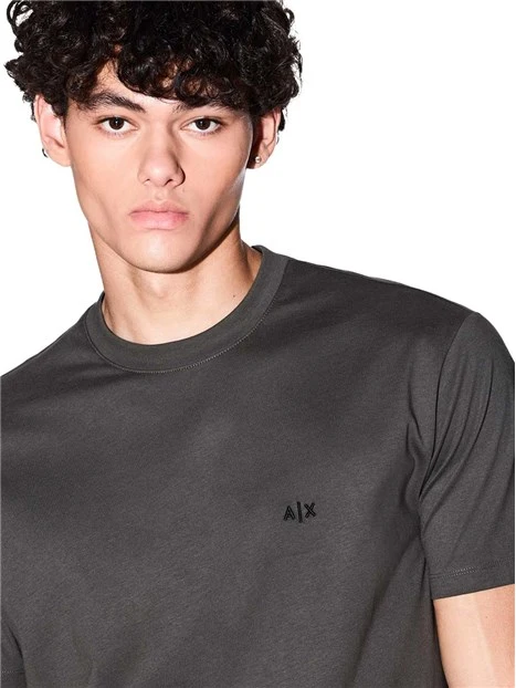 T-SHIRT MANICA CORTA CON LOGO METALLICO FRONTALE