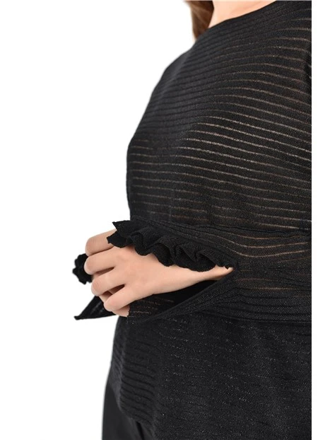 MAGLIA CON SCOLLA A BARCA E VOULANT SUI POLSI DONNA NERO