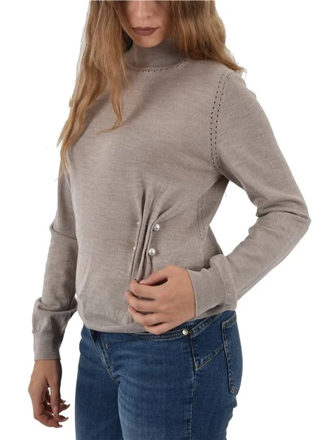 MAGLIA DOLCEVITA IN LANA CON MOTIVO ARRICCIATO IN PERLE DONNA TORTORA