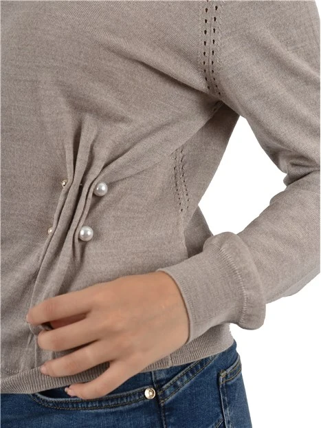 MAGLIA DOLCEVITA IN LANA CON MOTIVO ARRICCIATO IN PERLE DONNA TORTORA