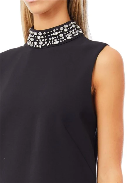 VESTITO CORTO CON COLLO ALTO E STRASS APPLICATI  DONNA NERO