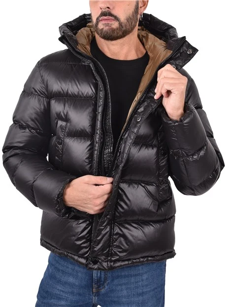 PIUMINO CON CAPPUCCIO FISSO E FODERA IN CONTRASTO UOMO NERO