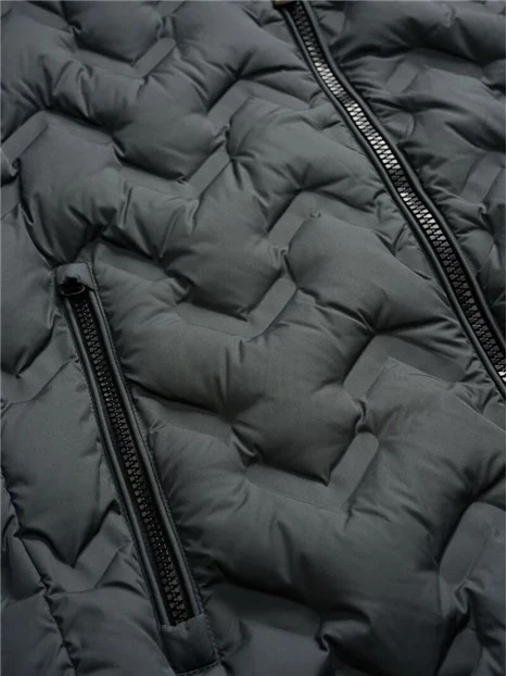 PIUMINO CON CUCITURE AD ANGOLI E CAPPUCCIO UOMO ANTRACITE