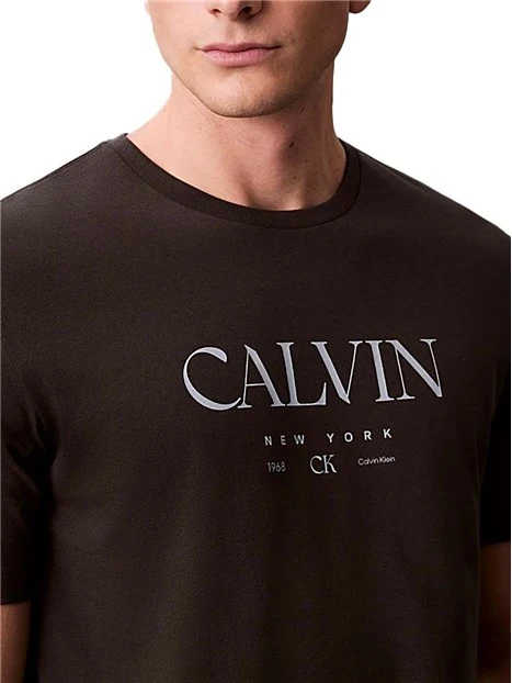 T-SHIRT MANICA CORTA CON LOGO STAMPATO SUL PETTO UOMO NERO