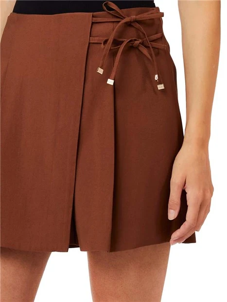 SHORT CON EFFETTO GONNA DONNA MARRONE