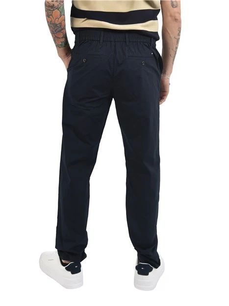 PANTALONI CHINO IN MISTO COTONE STRECTH CON BANDIERINA UOMO BLU