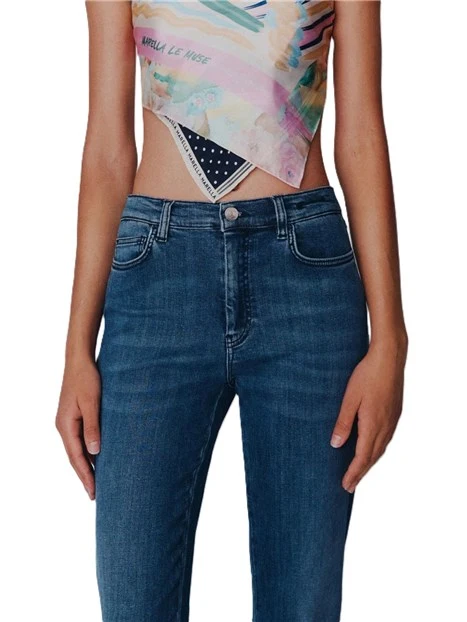 JEANS REGULAR CON PIEGA STIRATA ED ETICHETTA POSTERIORE IN PELLE DONNA BLU