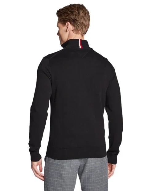 MAGLIA CON COLLO ALTO E MEZZA ZIP UOMO NERO
