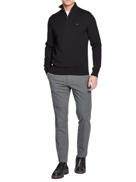 MAGLIA CON COLLO ALTO E MEZZA ZIP UOMO NERO