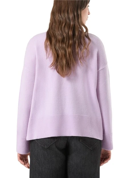 MAGLIA GIROCOLLO MODELLO BOXY IN PURA LANA VERGINE CON SPACCHI LATERALI DONNA LILLA