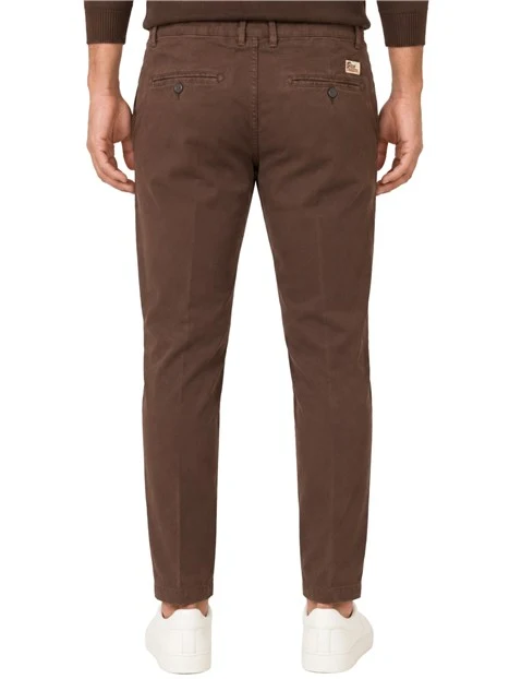 PANTALONI CHINO CON PENCES UOMO MARRONE
