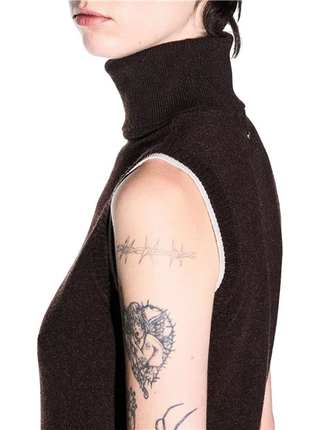TOP IN MAGLIA CON COLLO ALTO SENZA MANICHE DONNA MARRONE