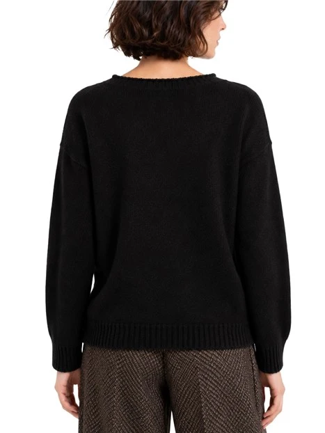 MAGLIA CON SCOLLO A BARCA E BORDI A COSTE DONNA NERO