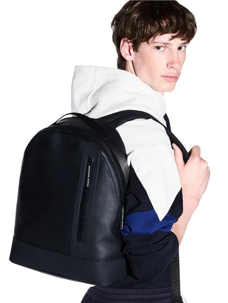 ZAINO MINIMAL CON ZIP VERTICALE UOMO NERO